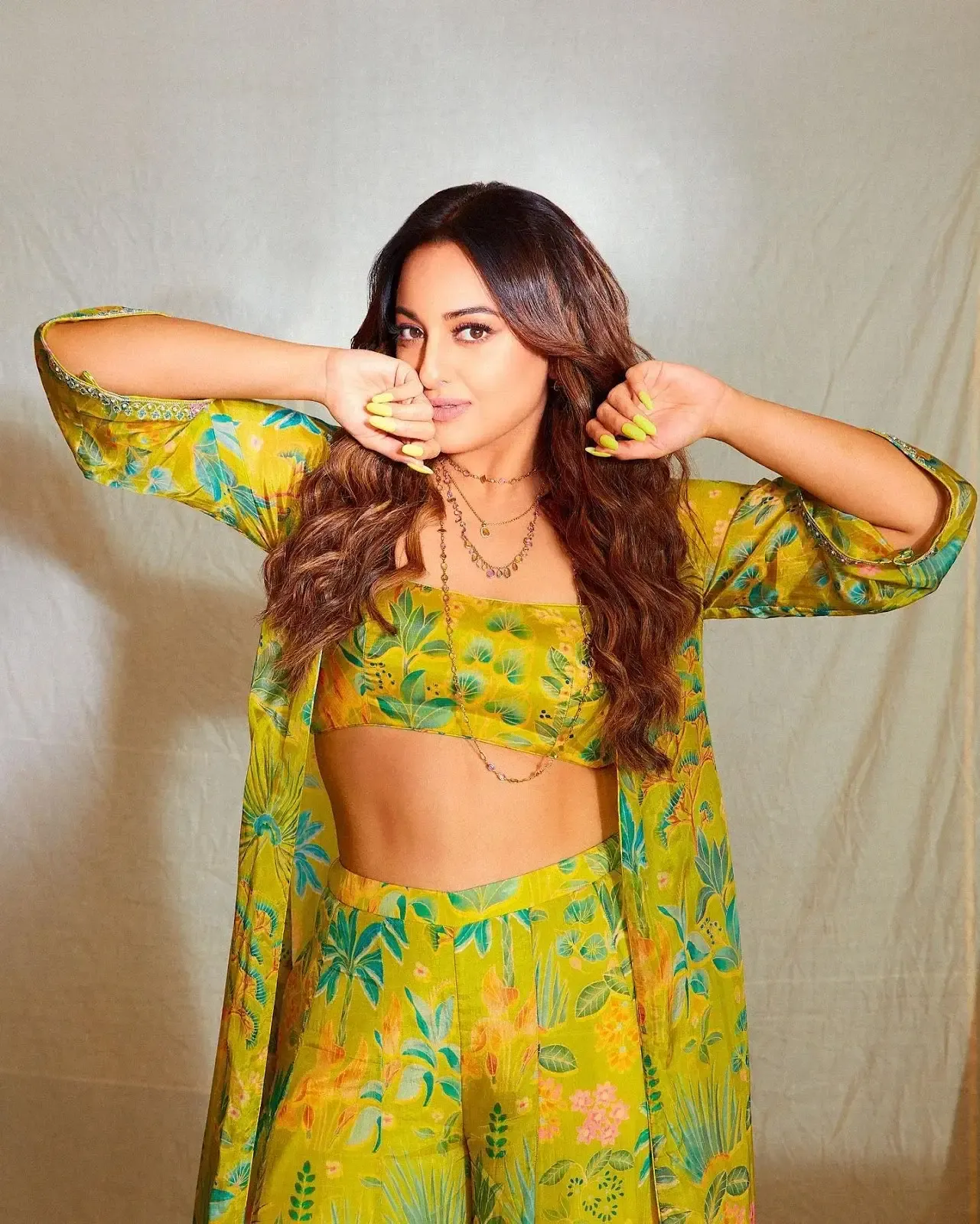 BOLLYWOOD ACTRESS SONAKSHI SINHA IN GREEN LEHENGA CHOLI 3